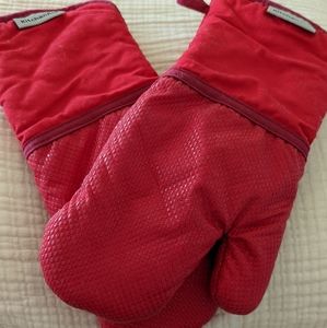 Kitchen Aid cooking, baking gloves. Anti slip silicone coated ♥️ Red ♥️